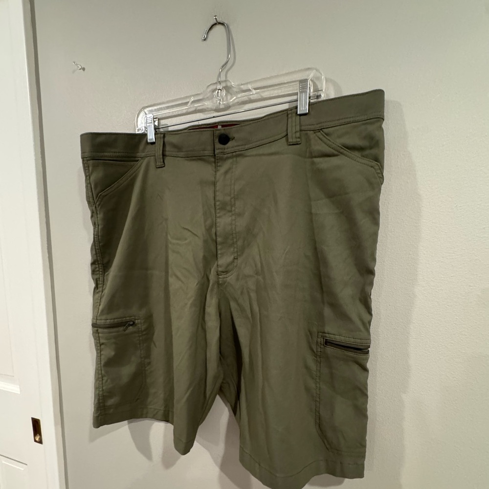Wrangler Green Flex Waistband Zip Pocket Outdoor Cargo Shorts Stretch 42 - Picture 2 of 7